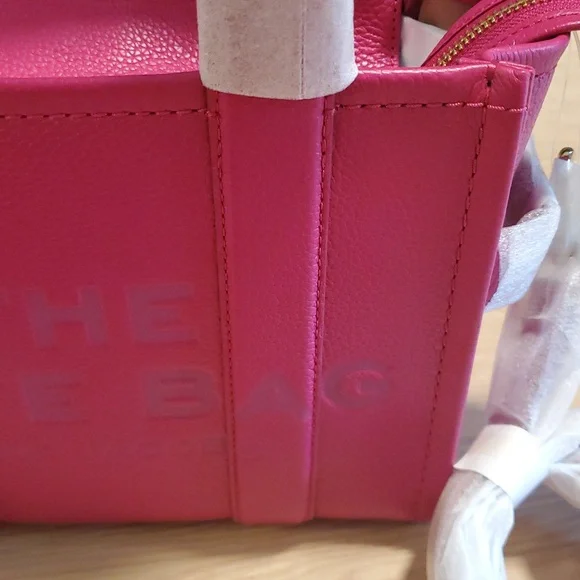 MARC JACOBS The Leather Small Hot Pink Tote Bag NWT - Picture 14 of 14